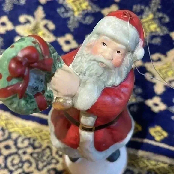 Vintage Ceramic Santa. Painted in 1914. Small chip on the back. - Picture 2 of 9